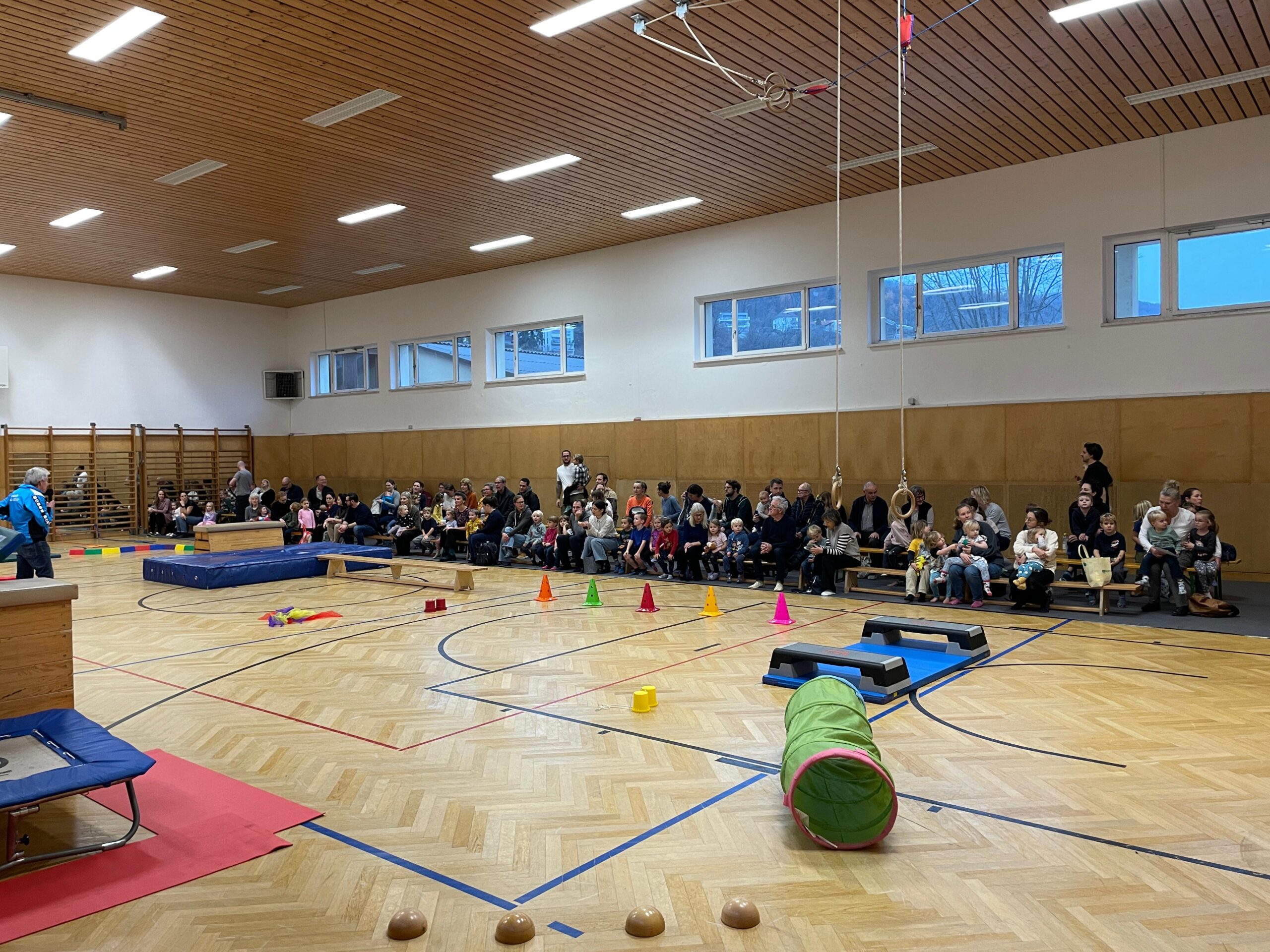 Weihnachtsturnen der Kleinsten